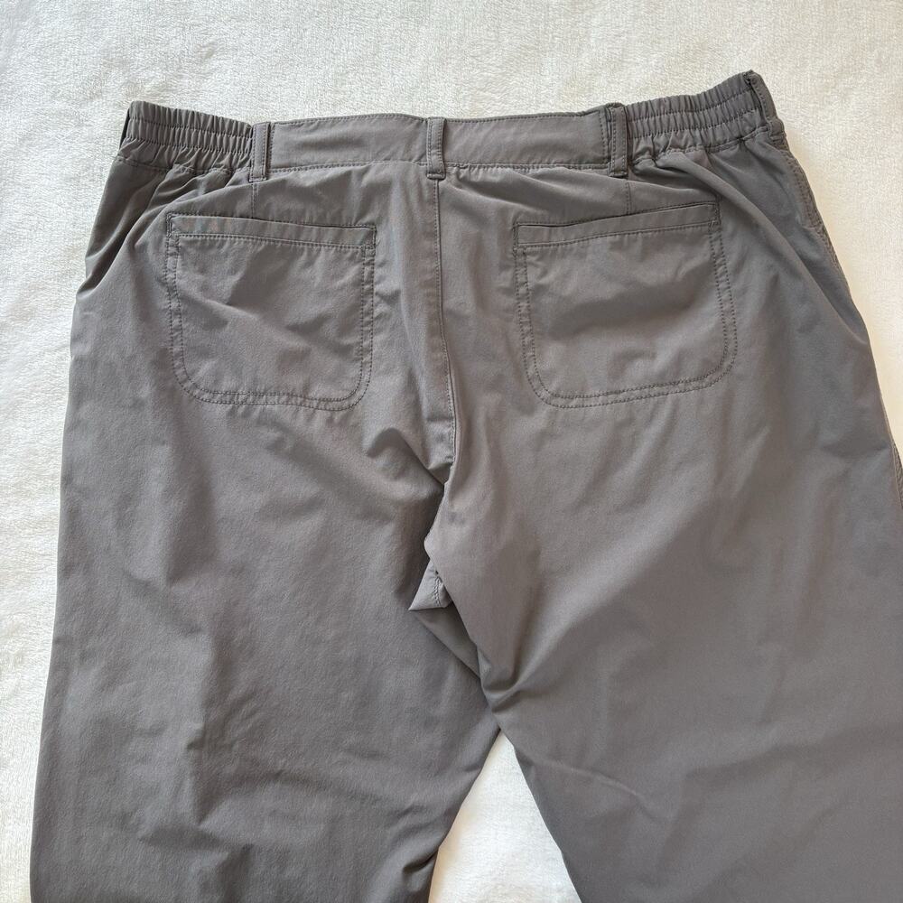 Kirkland Signature Women's Gray Capri Travel Pant Size 12 Nylon Gorpcore - Picture 11 of 16